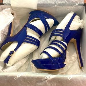 NEW bebe Baili Blu platform heels in original box